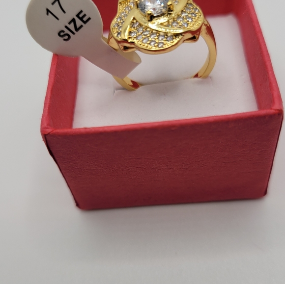 Emarati plated Gold er Blossom white stone work cocktail Ring size 7 - Picture 5 of 7